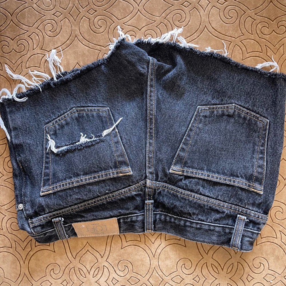 Black frayed denim shorts